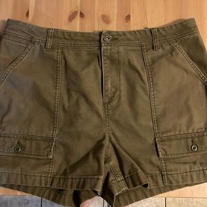 REI Co-op Women’s Cotton High Rise dark green Trailsmith Shorts Size 16